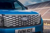Ford E-Transit Courier blauw grille close up