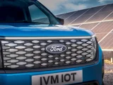 Ford E-Transit Courier blauw grille close up