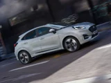 Ford Eu PUMA MCA ST Line wit zijkant aan het rijden