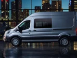 Ford E Transit Zijkant Aan Het Opladen