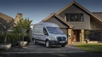 Ford E Transit Thuis Aan Het Opladen