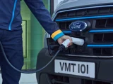 Ford E Transit Aan Het Opladen
